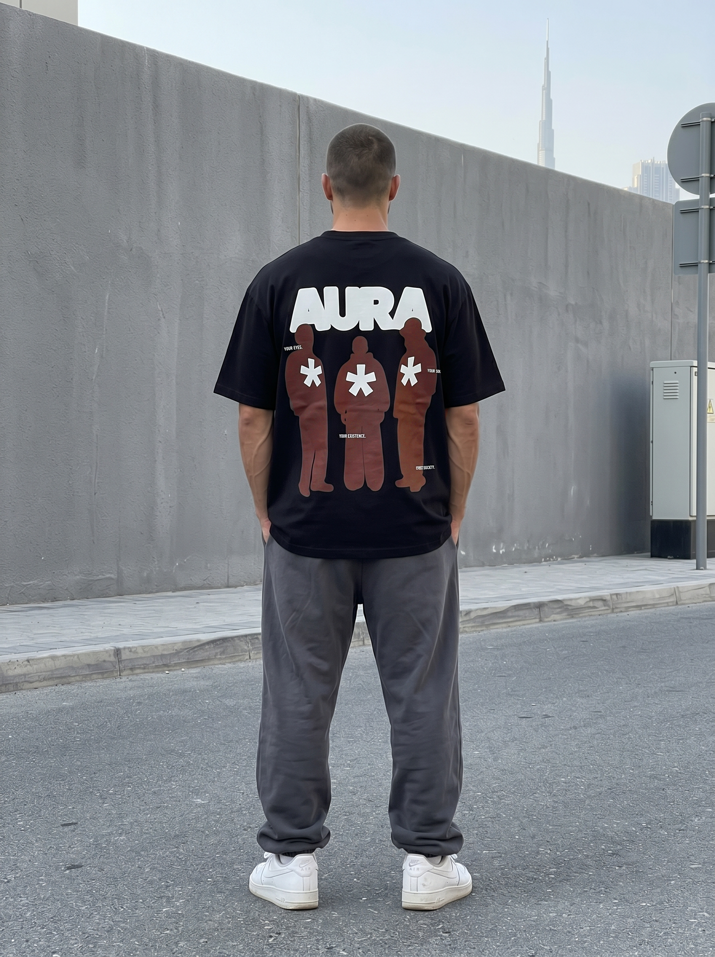 Aura Black - minimalist oversize tee