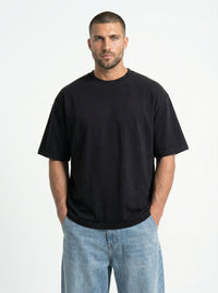 Aura Black - minimalist oversize tee